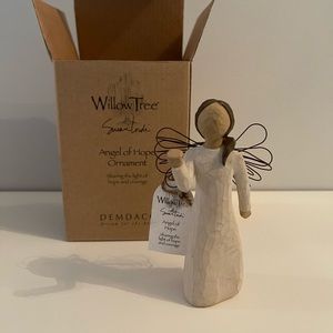 EUC Willow Tree Angel of Hope Ornament